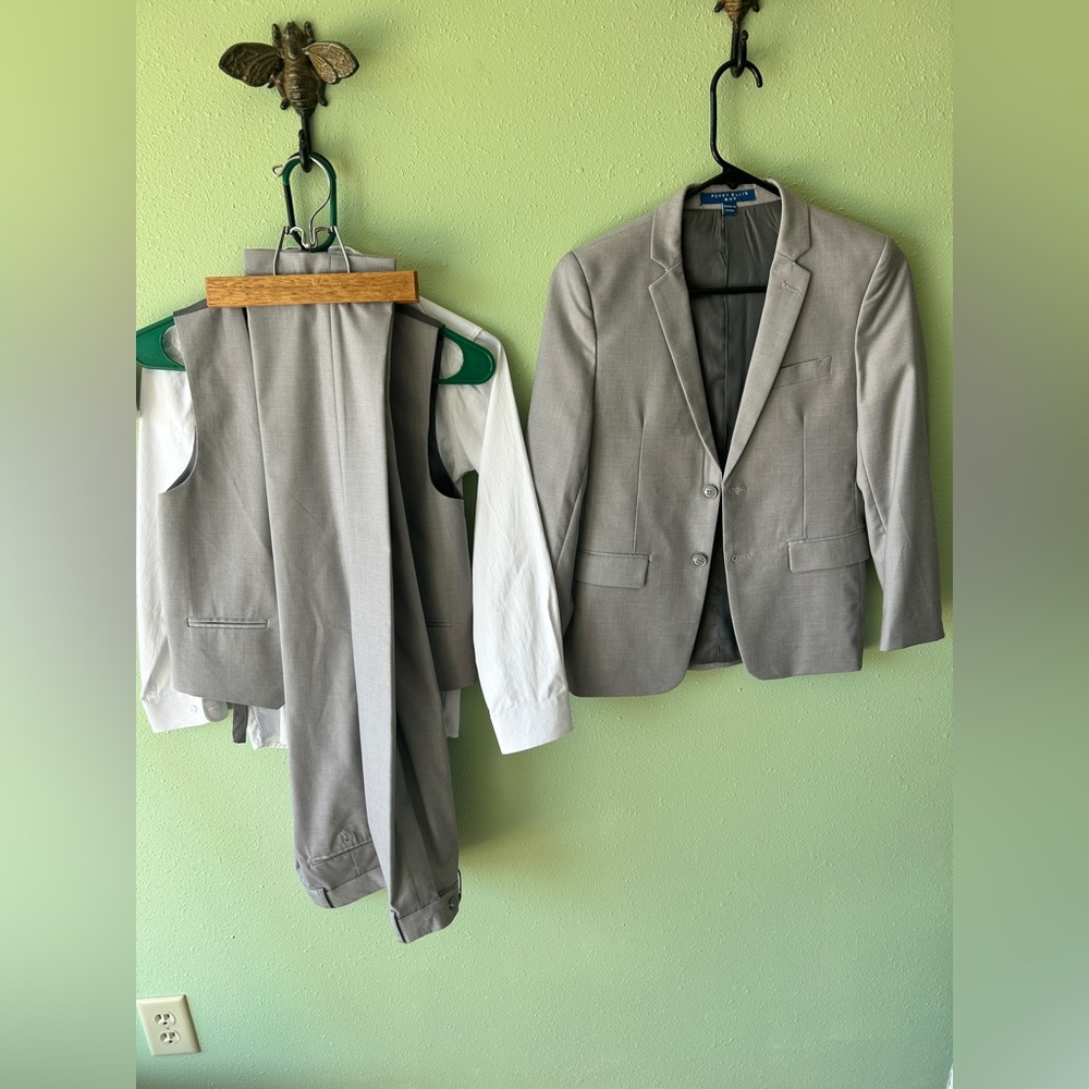 Boys Perry Ellis 4 Piece Suit, Size 10, Wedding Attire  Excellent Condition